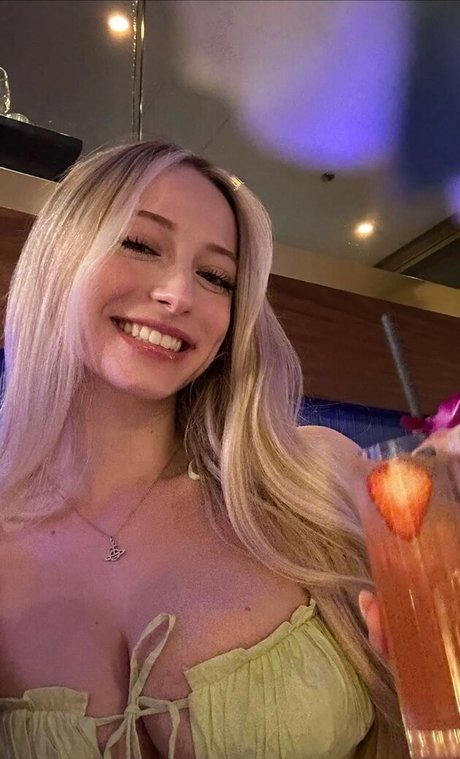 sophia ilysm model pretty images