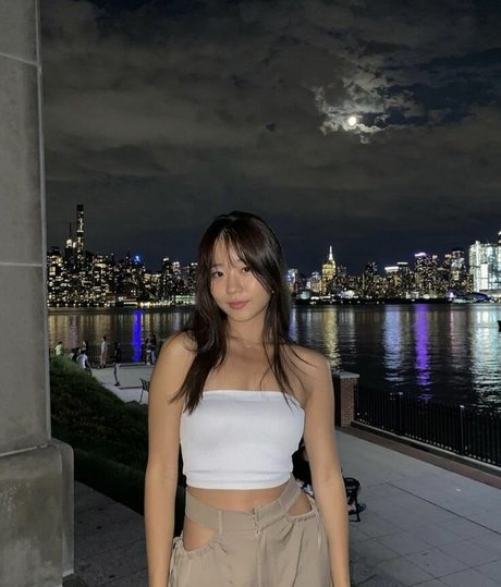 Evelyn Ha naked pornstar pic