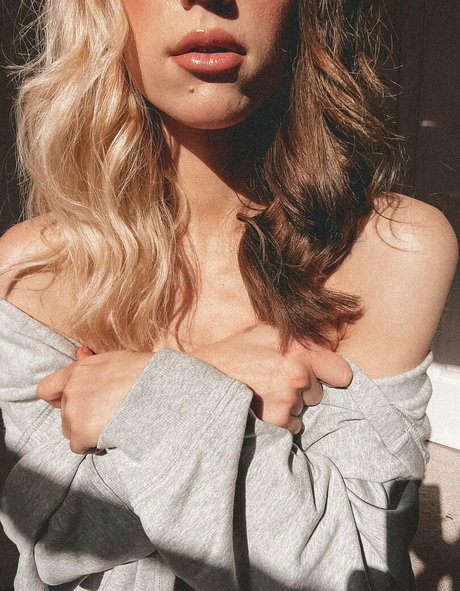 nakedella nice model pic