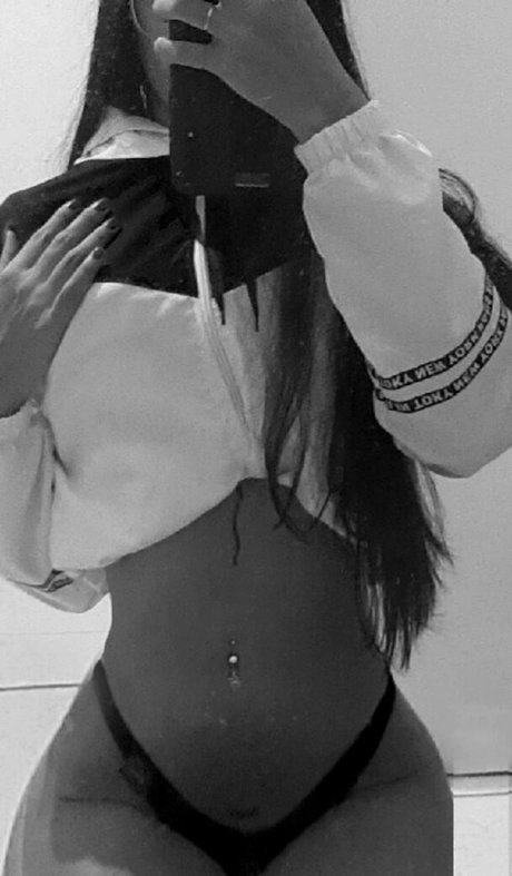 oliveiiranatt xxx actress picture