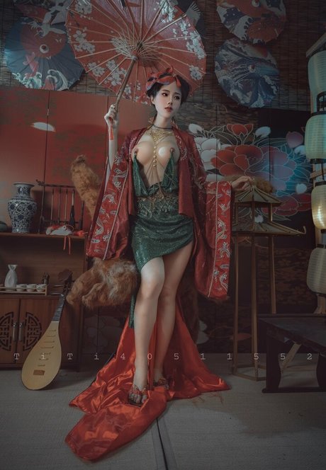 TiTi cosplay model nudes photo