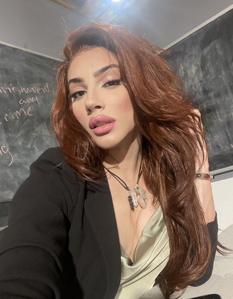 Ariel Demure model hd photos