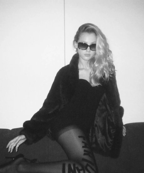 petite milf onlyfans nude archive