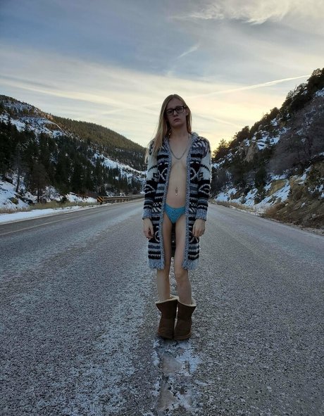 i love 420 model hot photos