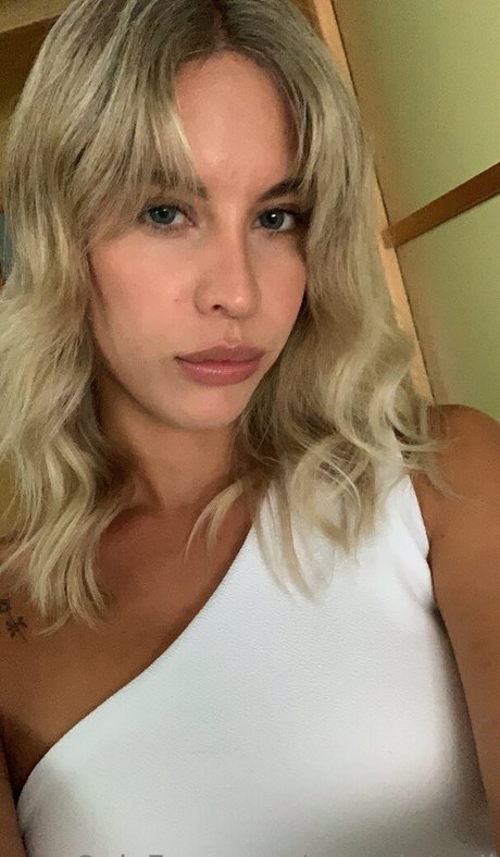 poliamorosaa model nude pic