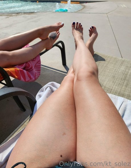 Goddess KT naked model pic