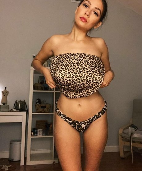 Maddy Mahmoudi high quality star pictures