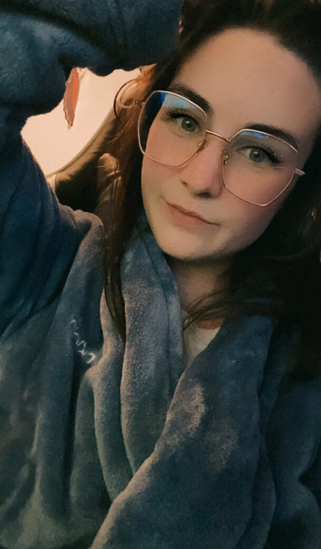 embertay beautiful model picture