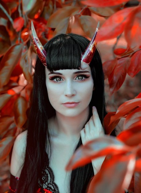 embertay hot model image