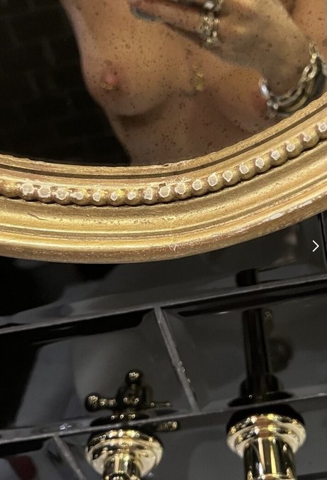 Aiza Dolmatova free model image