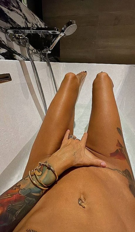 Aiza Dolmatova sexy model pictures