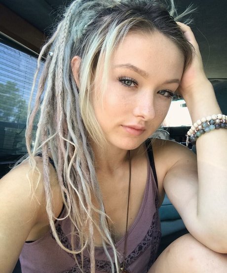 BluTube pornstar nude gallery