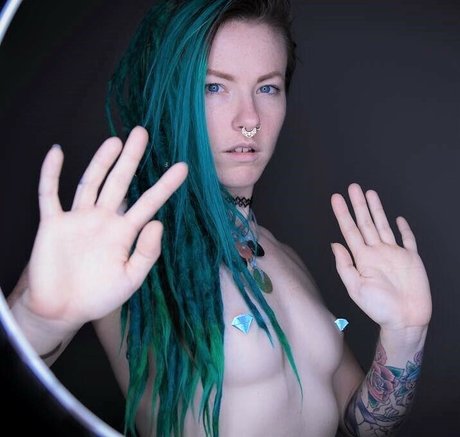 BluTube model xxx gallery