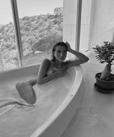 Claire Molin art model galleries