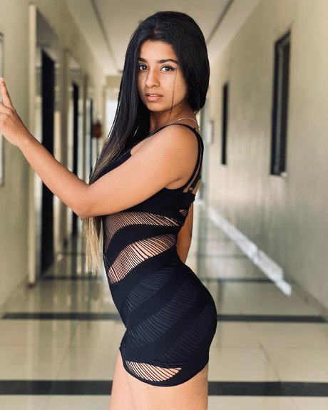 Suhana Khan model perfect images