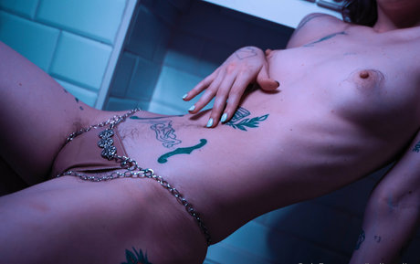 indieonline nudes model pic