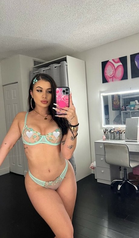 Onacasella pornstar adult photo