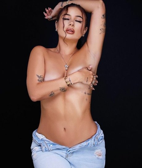 Onacasella star erotic pictures