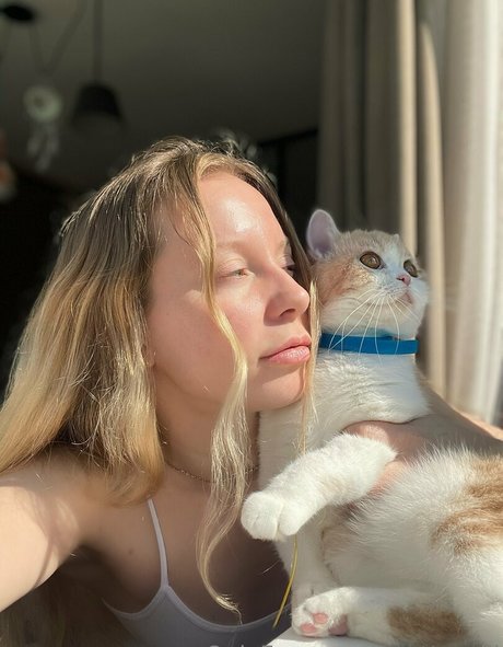 pretty elli pornstar adult pictures