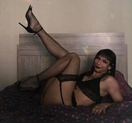 Yumi Xavier exclusive star archive