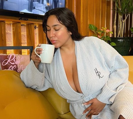 Roserayy pornstar hot pictures