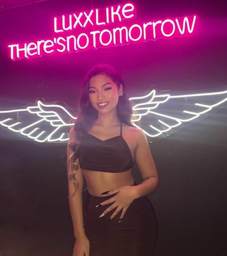 Louaira sexy star galleries