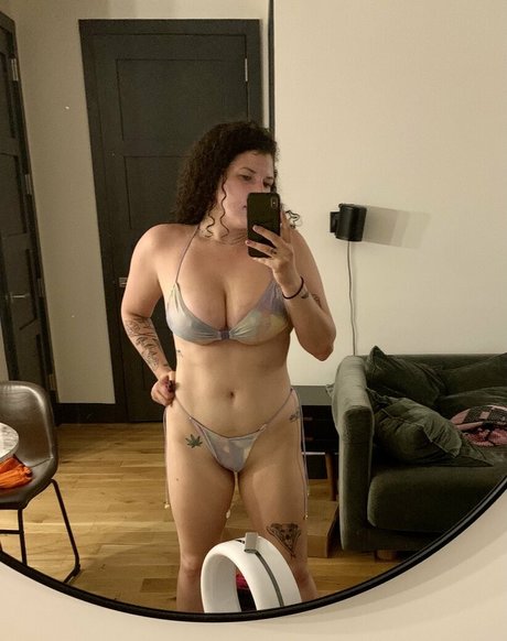 Tiedyeblotter nude actress photo