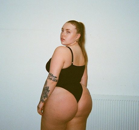 Paradise megan model high quality pics