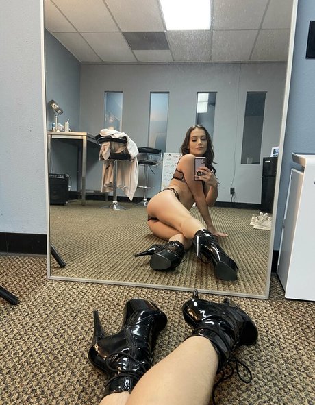 doesnteatmeat beautiful actress pictures