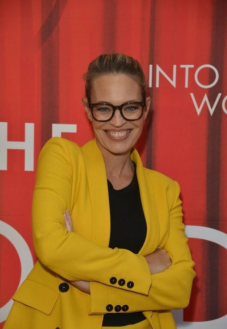 Jeri Ryan perfect star photos