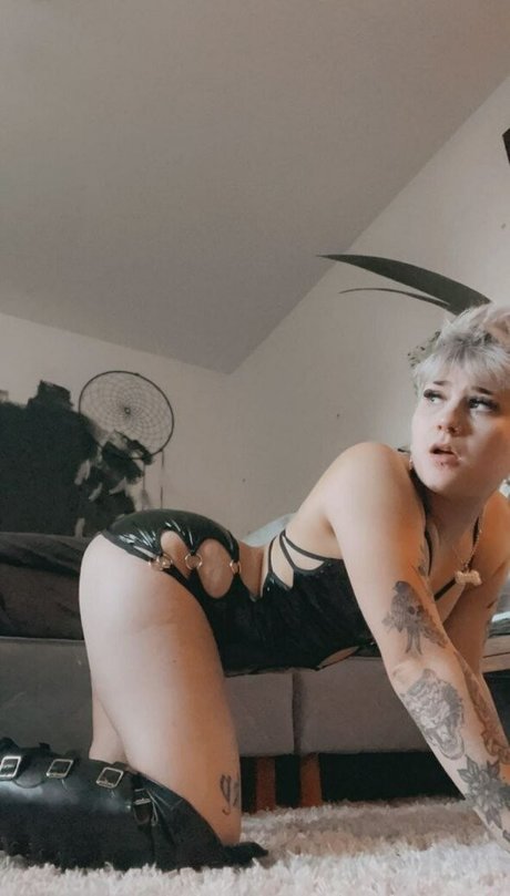 Eki102 nudes model image