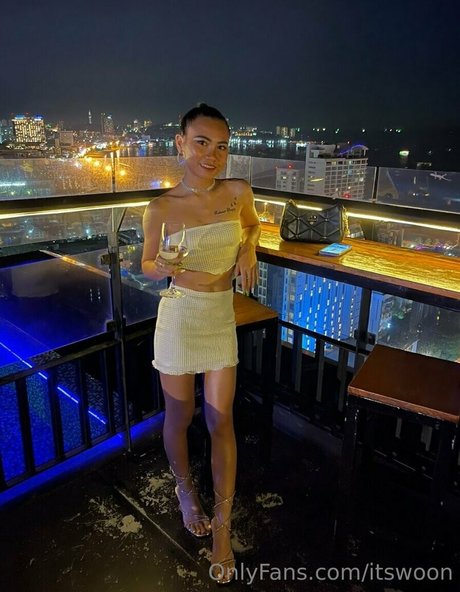 itswoon pornstar erotic picture