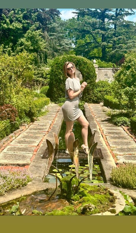 Sesskasays sexy pornstar pictures