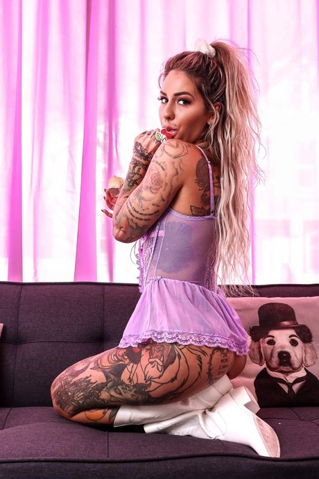 Bombshellyyy13 star hot pictures