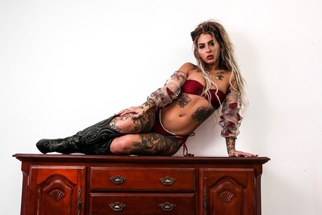 Bombshellyyy13 pornstar nude img