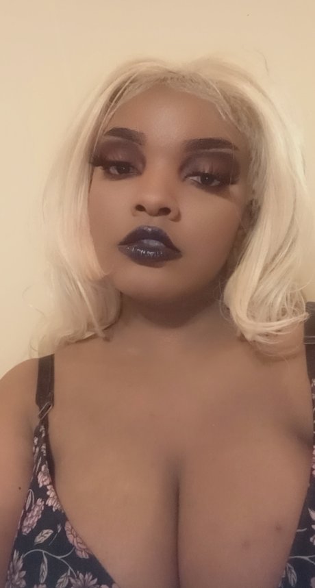 Blackchyna model adult pics