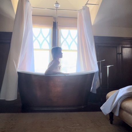 ChiaraCalifornia model hot image