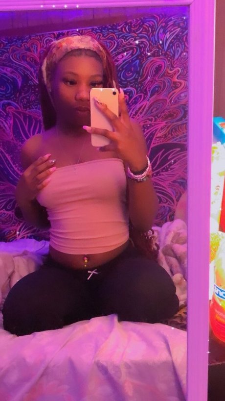 Luh Strawberry erotic actress photo