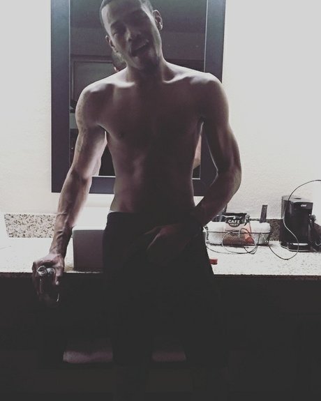 Richard Armstrong naked star pics