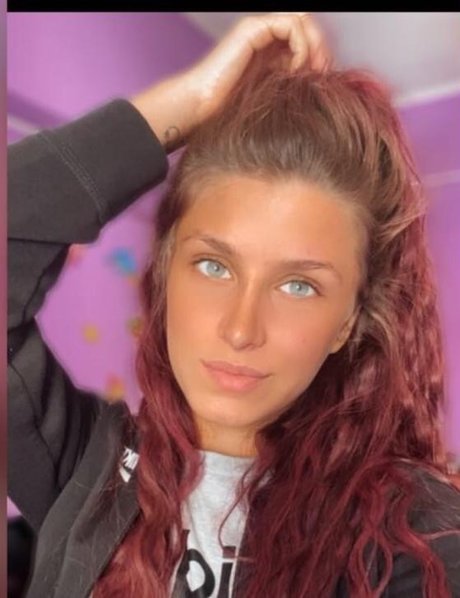 Deny Bby exclusive model img