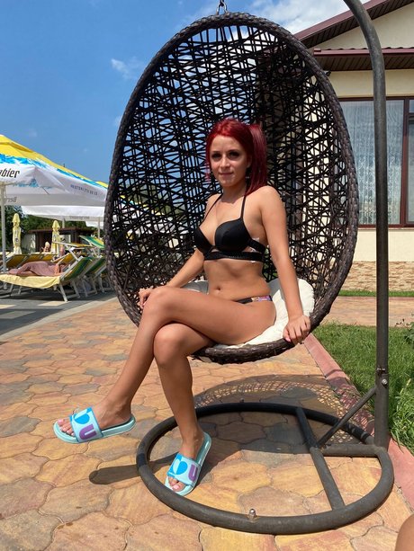 Deny Bby nude model photo