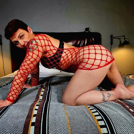 SCORPION QUEEN model nude images