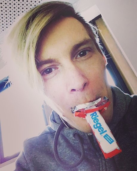 Oliver Scholz naked pornstar archive