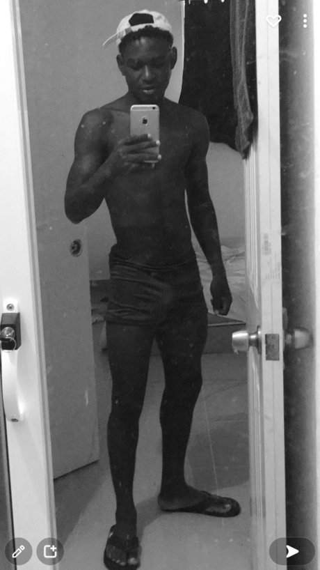 Yaquel alvarece naked actress photos