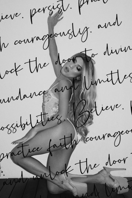 badgalkemmy naked model images