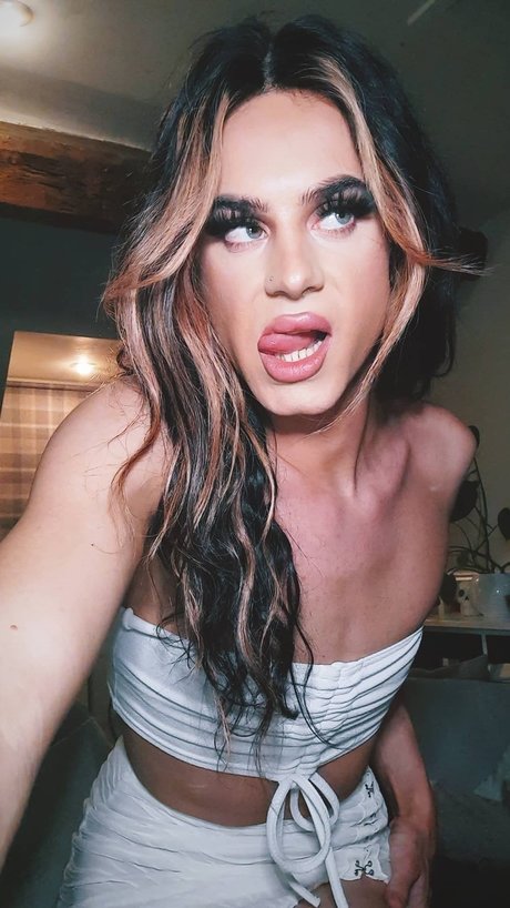 Queen KJ_ sexy model photo