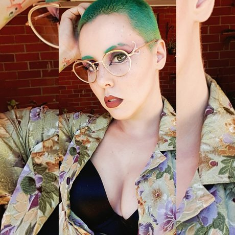 Qinara adult model gallery