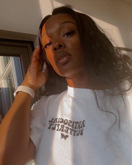 Q Baby_ hot star pic