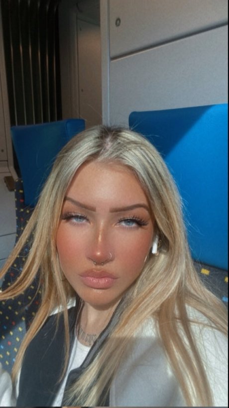 EvaQueen nude star image