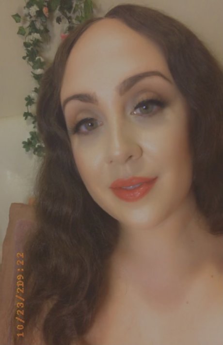 Dolly Debutante naked pornstar picture